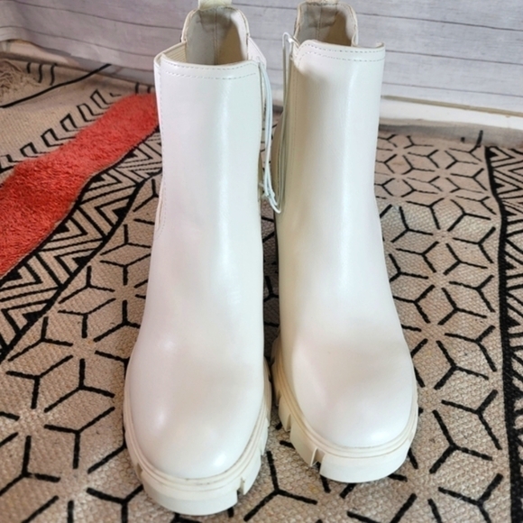GBG KEONA IVORY CHUNKY PLATFORM BOOTS, SZ 8.5 - Picture 4 of 16